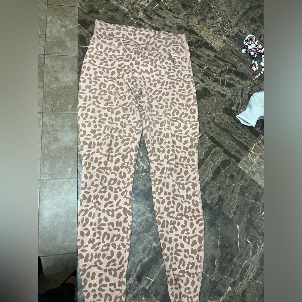 Bombshell scrunch butt cheetah leggings